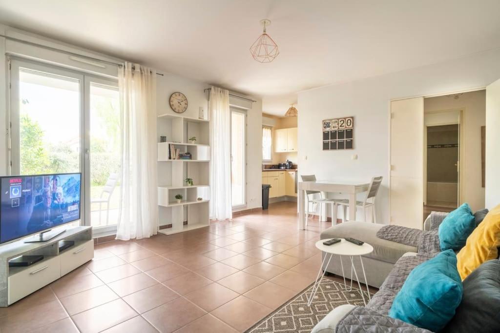 מונט-לה-ג'ולי Appartement Avec Jardin Et Terrasse Pres De Paris מראה חיצוני תמונה